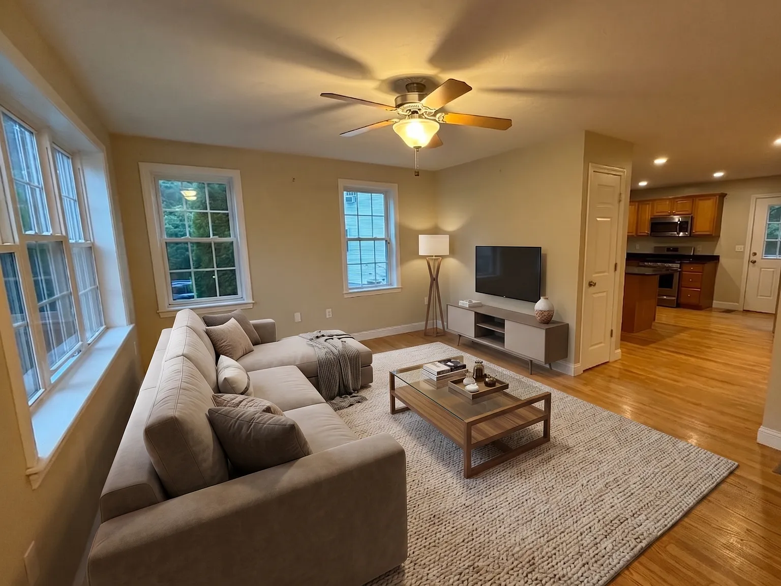 3 bed, 1.5 bath, 1300 sqft, $3,350 — Photo 3