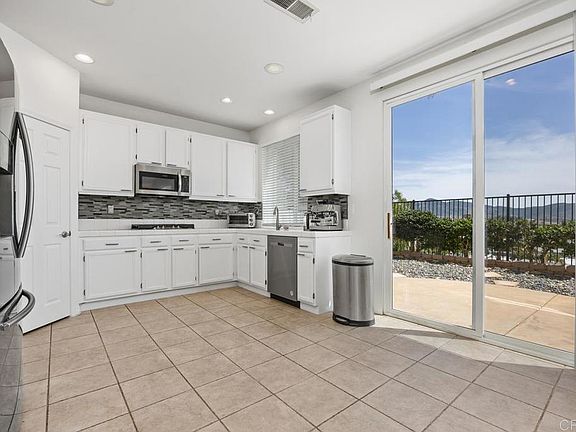 3rd image of 687 Glasgow Ct