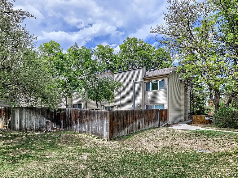 1160 Poplar Ave — Photo 25