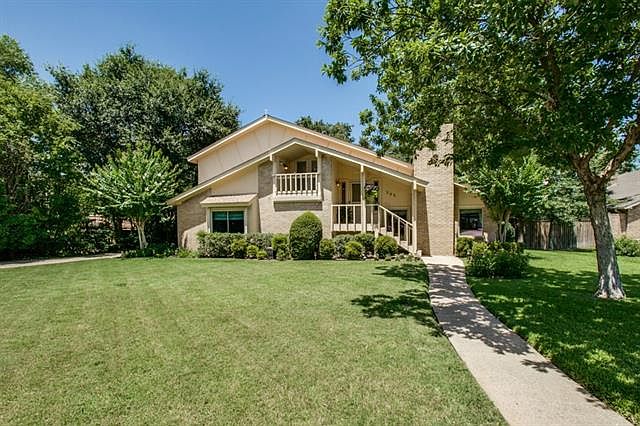 1st image of 305 Cuero Pl