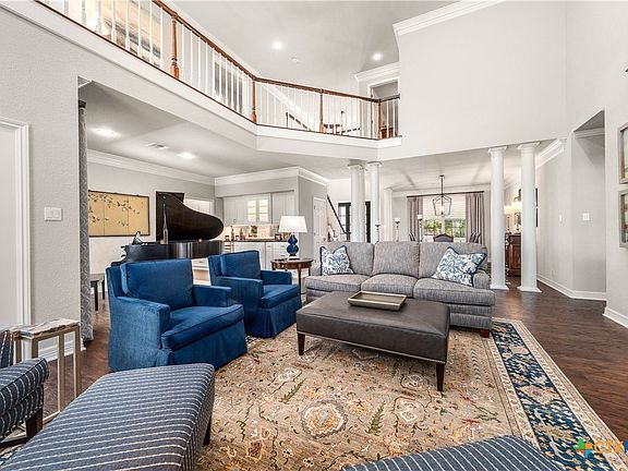 5th image of 617 Bluebonnet Ln