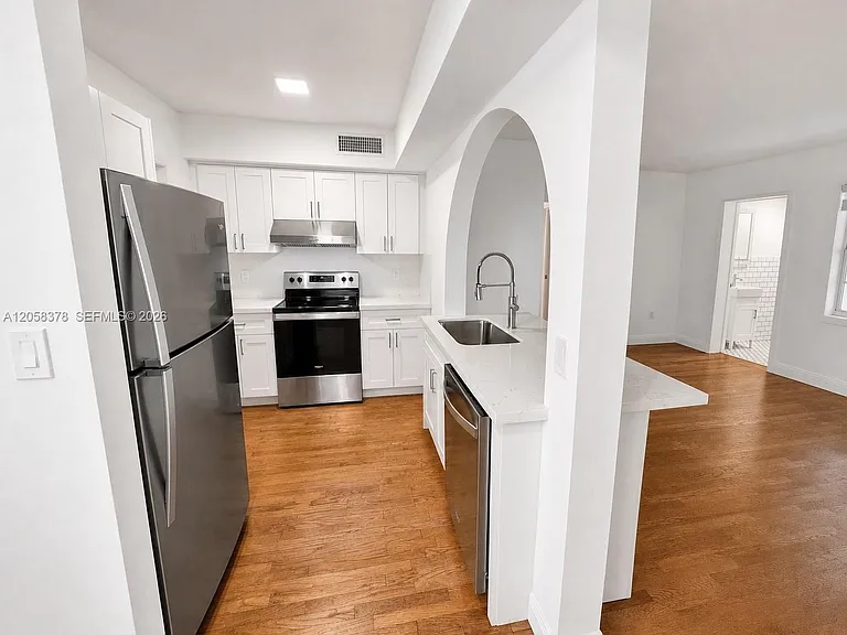 1561 West Ave #2 — Photo 10