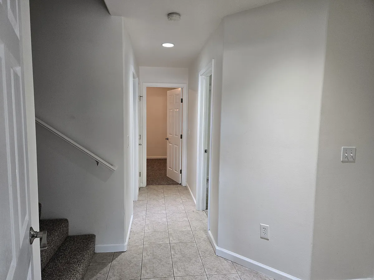 Building Photo - 168 Old Town Ct