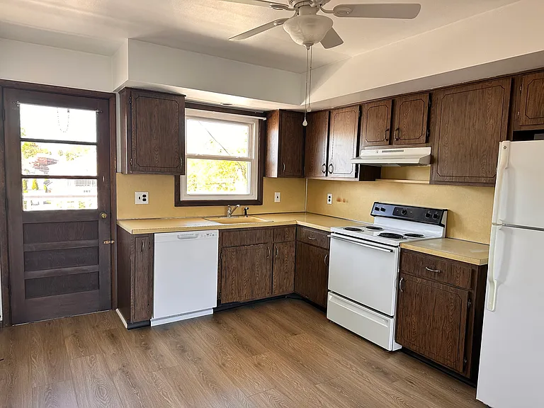 333 Green Ave #6 — Photo 6
