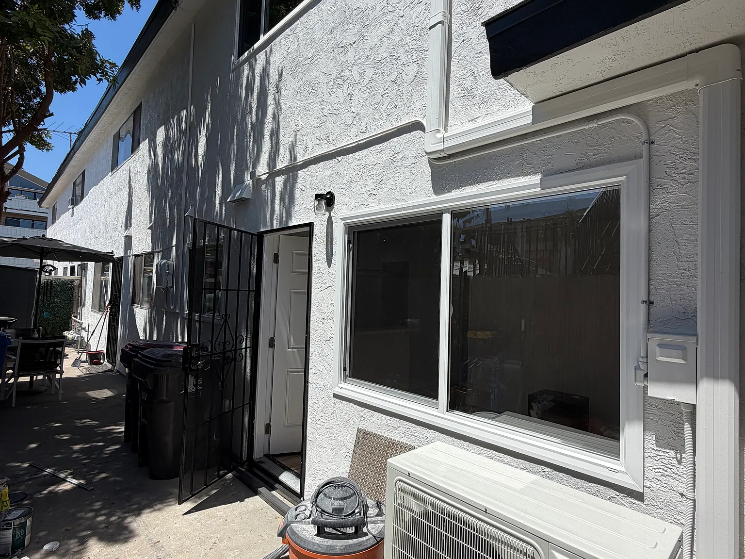 3 bed, 2.5 bath, 1100 sqft, $3,300 — Photo 3