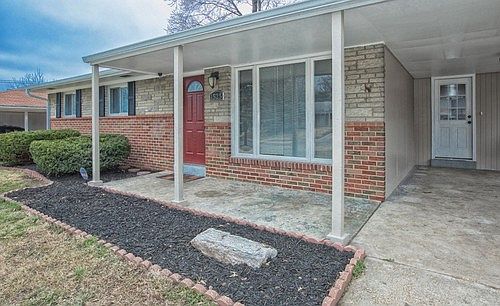 2nd image of 1525 Moellering Dr