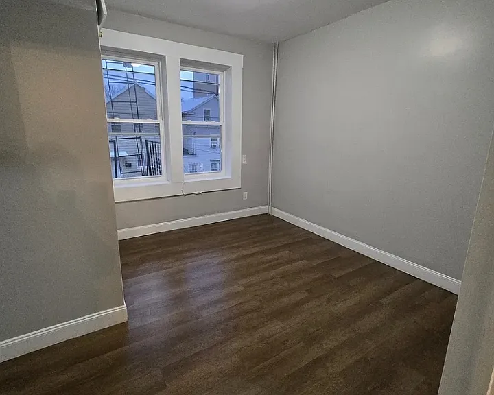 935 Pavonia Ave #4 — Photo 5