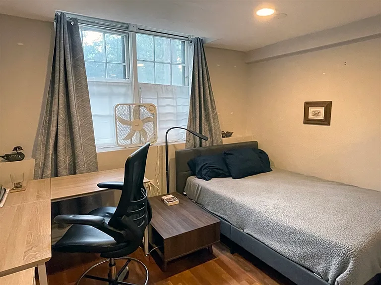 50 Follen St #4 — Photo 2