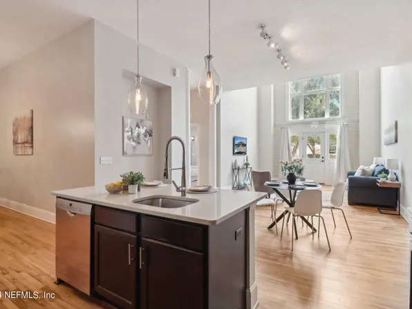 2525 COLLEGE Street #1120, Jacksonville, FL 32204