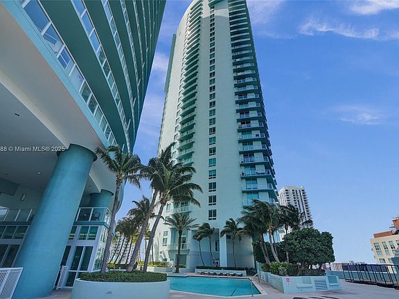 3rd image of 1900 N Bayshore Dr APT 2016