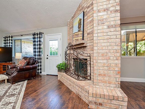 4th image of 2437 Willow Bend Dr