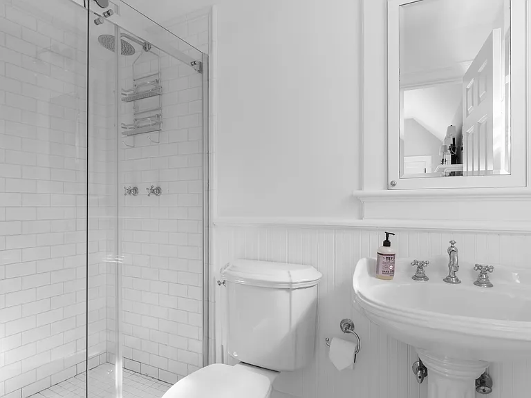 327 Georgica Rd — Photo 17
