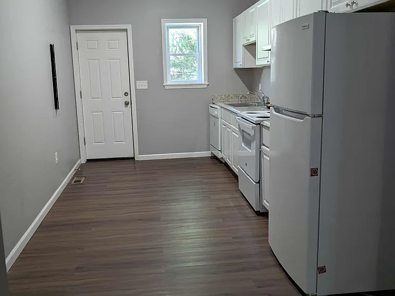 2118 E Hoffman St — Photo 5