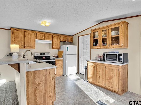 5th image of 16181 Lakeview Cir