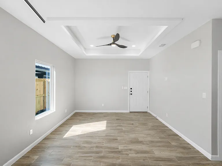 2409 Indian Creek Ave #3 — Photo 5