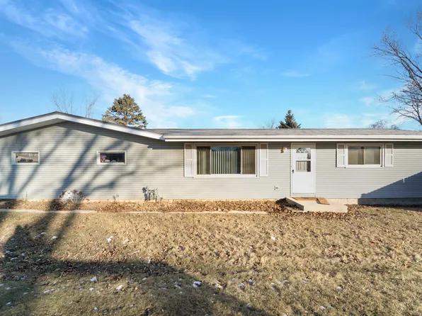 1606B Hoover St, New Holstein, WI 53061