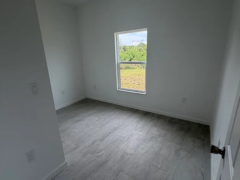 1409 NE 23rd St — Photo 13