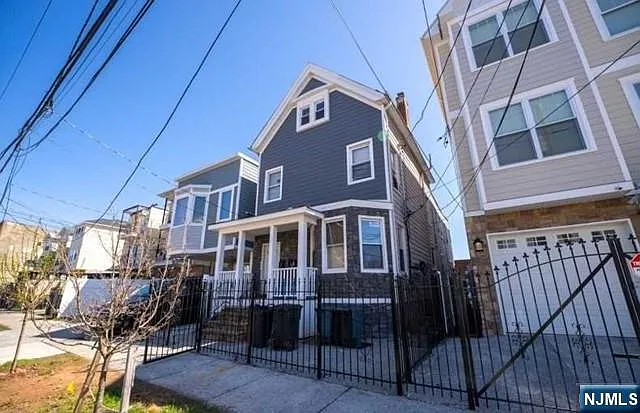 3 bed, 1.0 bath, $1,800 — Photo 3