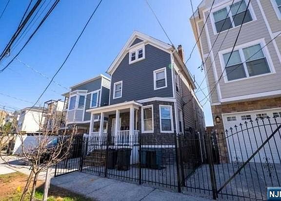 3rd image of 226 Fairmount Ave