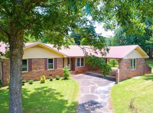 25 W Lake Dr, Carrollton, GA 30117