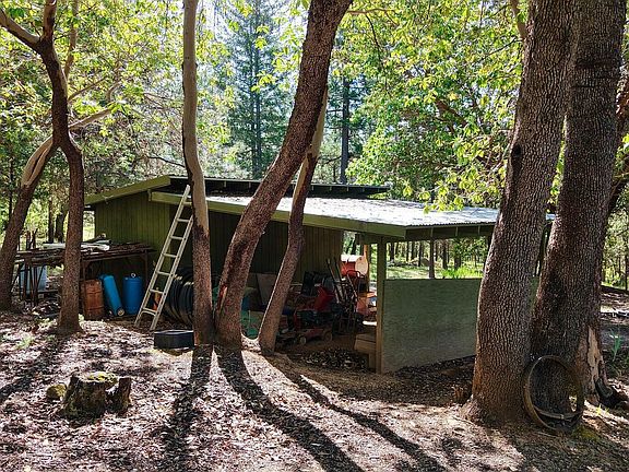 5th image of Perry Rd