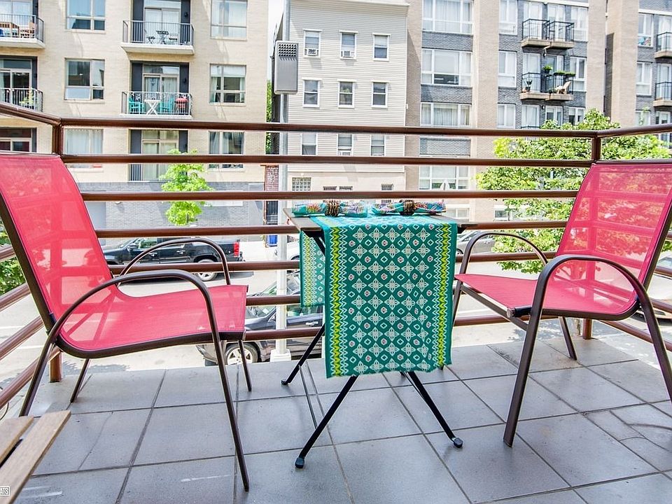 1st image of 112 Leonard St #3