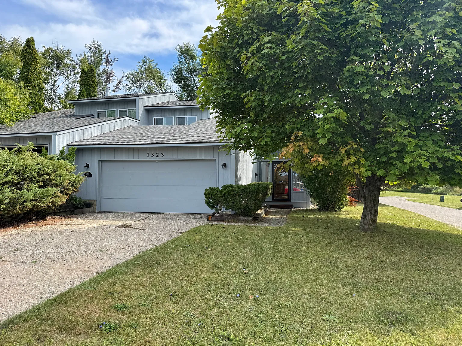 3 bed, 1600 sqft, $2,600 — Photo 1