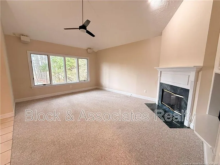 1165 Greenbriar Dr — Photo 5