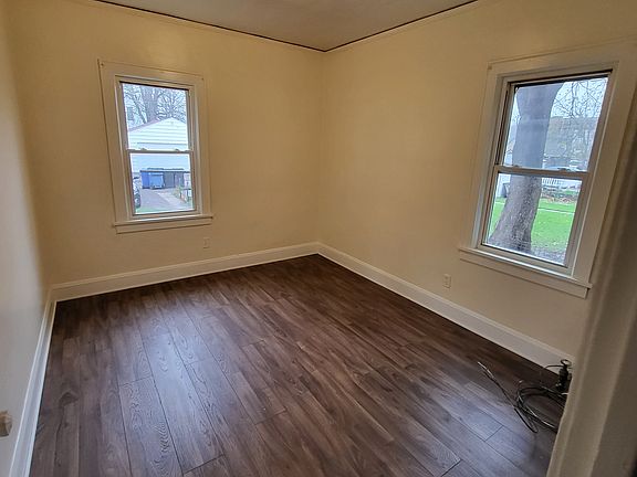 5th image of 4333 Fremont Ave N #2
