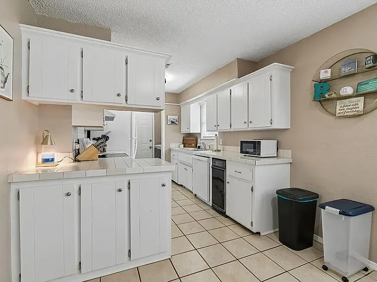 3108 Gwendolyn Ln — Photo 2