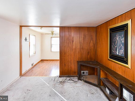 4th image of 4313 F St SE