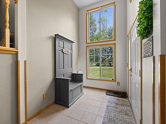 4th image of 720 W 2nd St