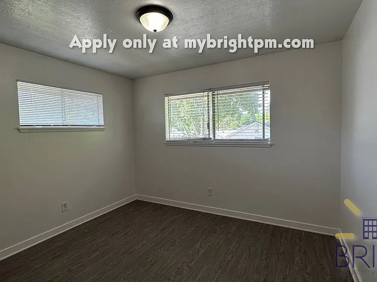 Land Park Manor — Photo 6