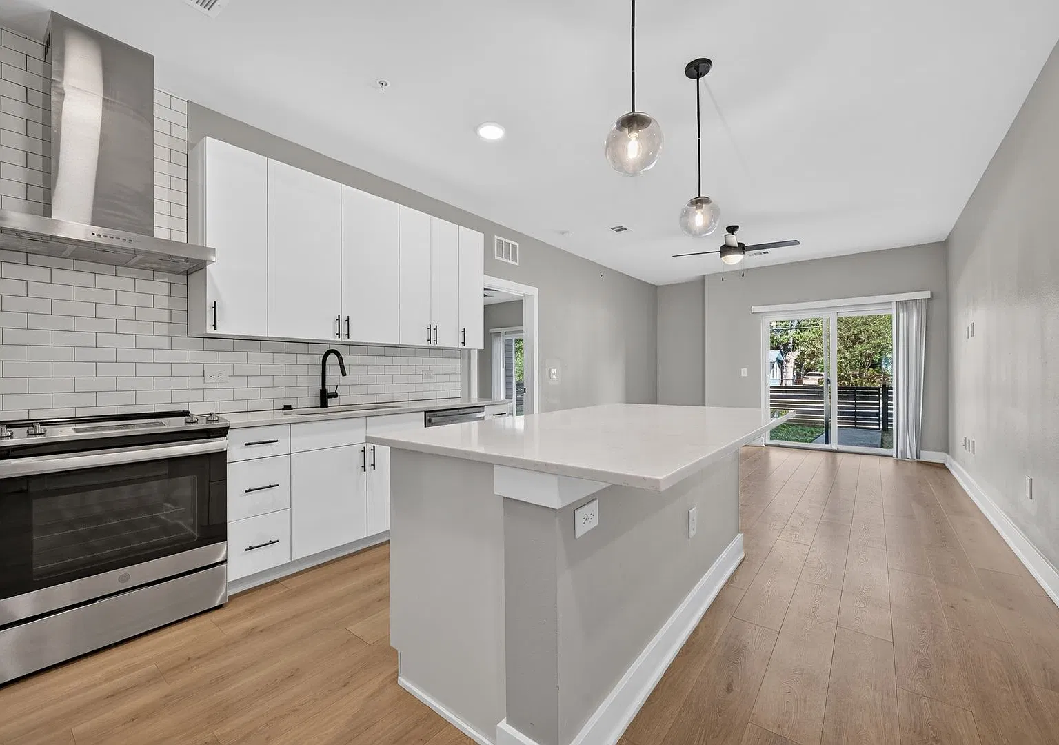 East Austin 2 bedroom Condo w/ Fenced In Yard! — Photo 4