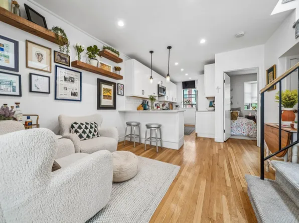 235 Park Avenue image 1 of 33