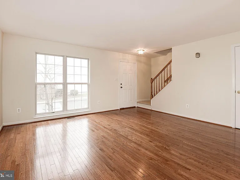 22037 Manning Sq — Photo 7