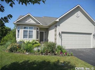 8 S Village Dr, Cazenovia, NY