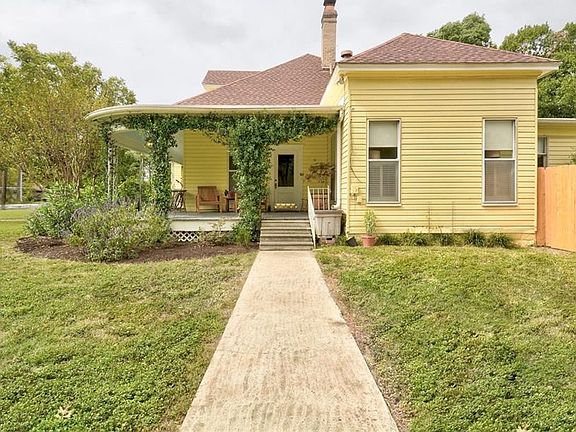 3rd image of 1303 W San Antonio St
