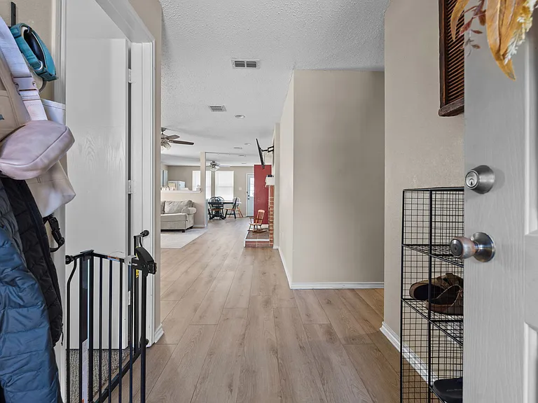 1708 Sierra Meadow Ln — Photo 3