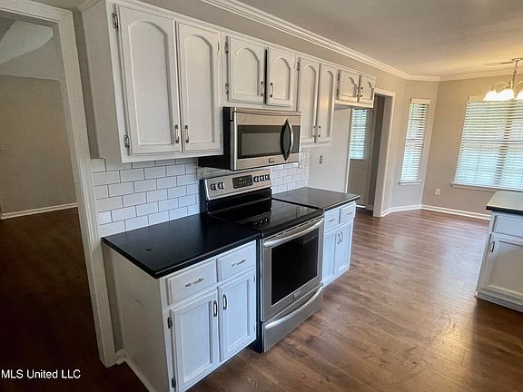 5th image of 6634 Valerie Dr