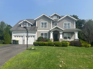 4 Independence Cir, Middlebury, CT 06762
