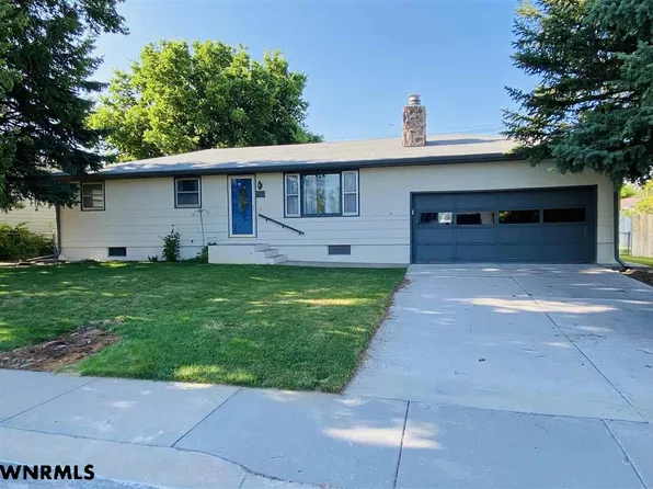 1810 A St, Gering, NE 69341