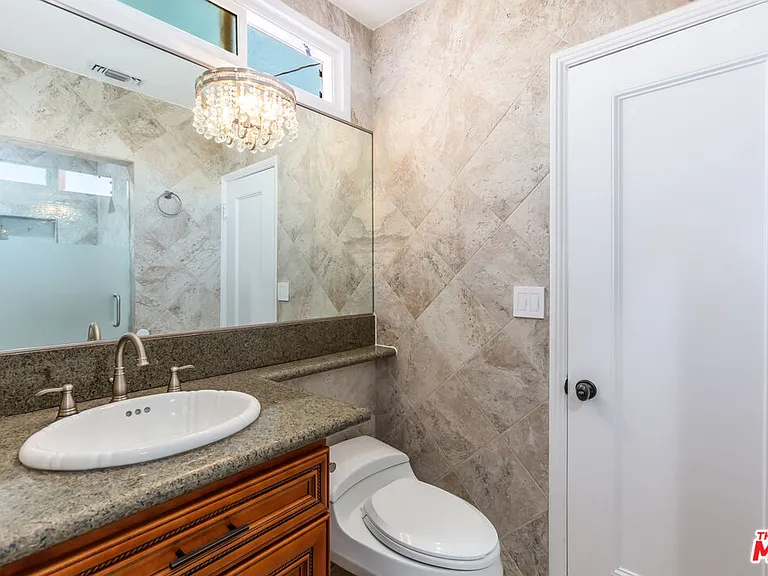 252 S Canon Dr — Photo 28