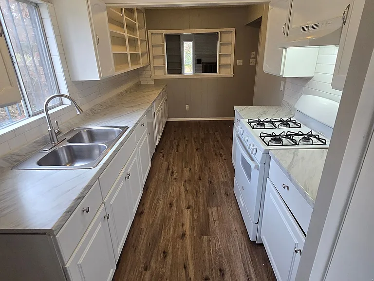 49 Saxony Cir — Photo 3