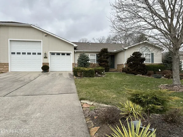 421 The Gardens Dr, Crossville, TN 38555