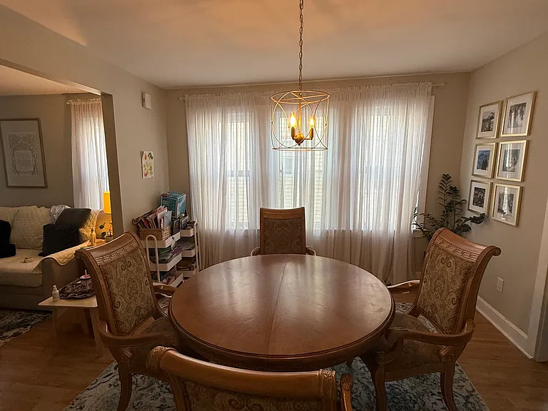 19 Rose Ave — Photo 6