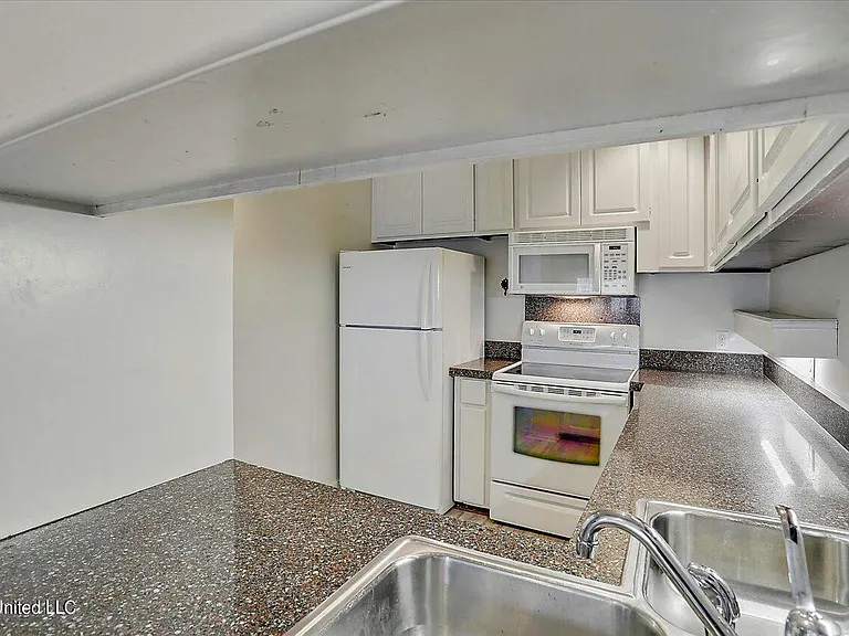 200 Woodgreen Dr — Photo 9