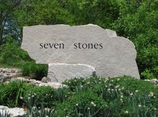 N48W25169 Seven Stones Dr, Pewaukee, WI 53072