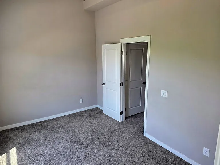 301 SE 11th St #706 — Photo 19