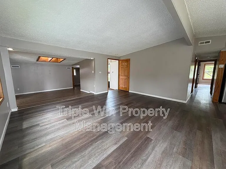 810 Saint Anthony Ln — Photo 7